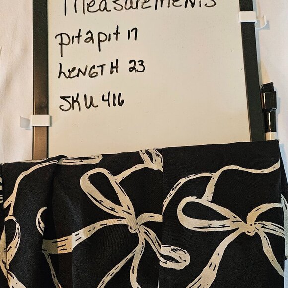 Banana Republic Black & Cream Bow Print Blouse. - Picture 7 of 7